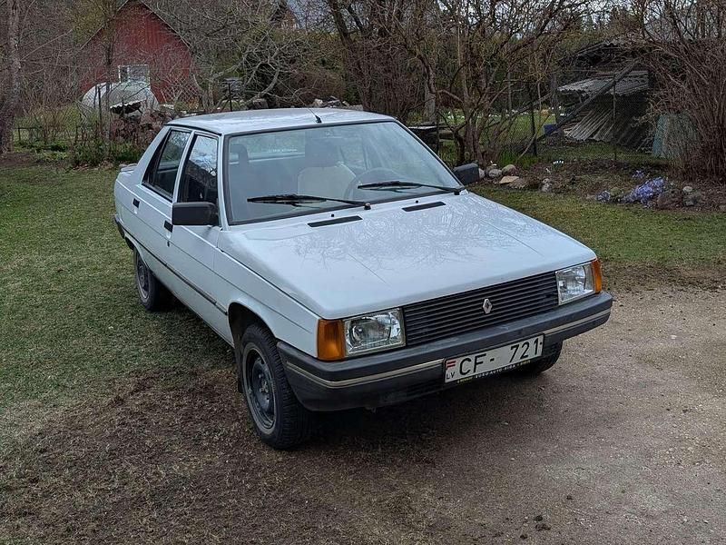 Gebraucht Renault R9 68 PS (50 kW) 1996 Weiß Limousine