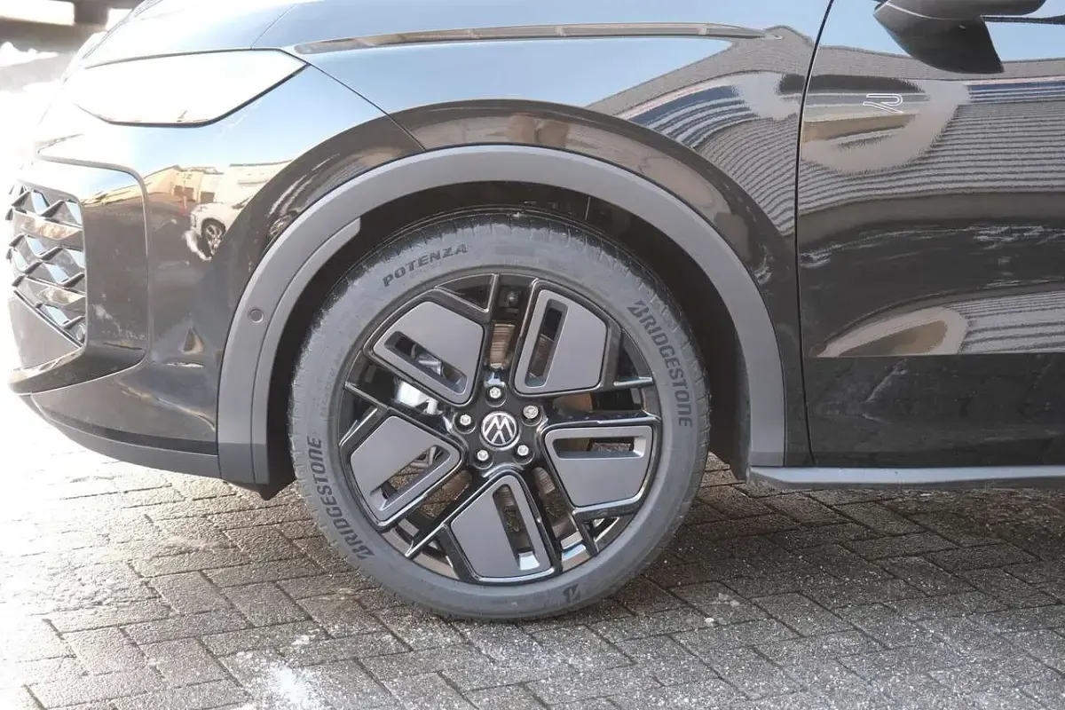 Neu VW T-Roc R-line 150 PS (110 kW) 2026 Schwarz SUV