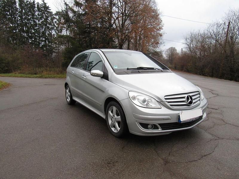 Gebraucht Mercedes B200 140 PS (102 kW) 2006 Silber Van / Kleinbus