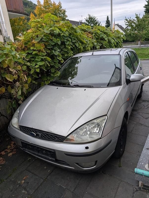 Grau Gebraucht 2003 Ford Focus Limousine | 420 € (Superpreis) - Bild 1/4