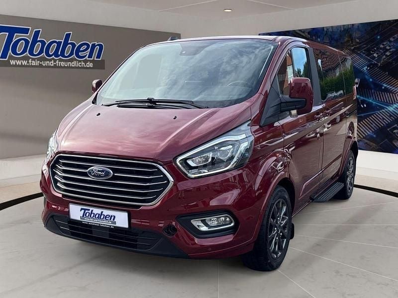Rot Gebraucht 2021 Ford Tourneo Custom Titanium X Van / Kleinbus | 32.890 € (Fairer Preis) - Bild 1/4
