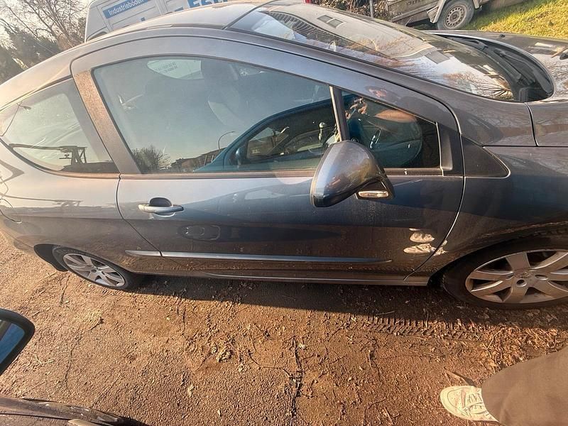 Gebraucht Peugeot 308 90 PS (66 kW) 2010 Grau Kleinwagen