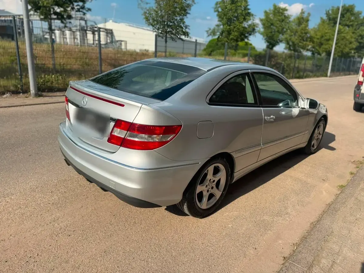 Gebraucht Mercedes CLC200 122 PS (89 kW) 2009 Silber Coupé