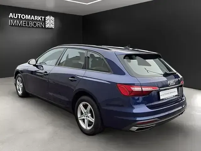 Second-hand Audi A4 Basis 225 CP (165 kW) 2020 Albastru Berlinǎ