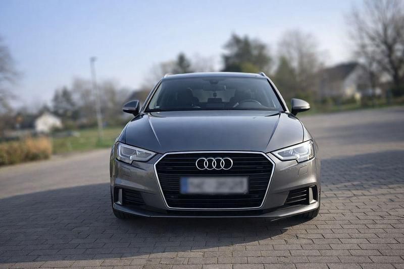 Gebraucht Audi A3 Sport 150 PS (110 kW) 2018 Grau Limousine