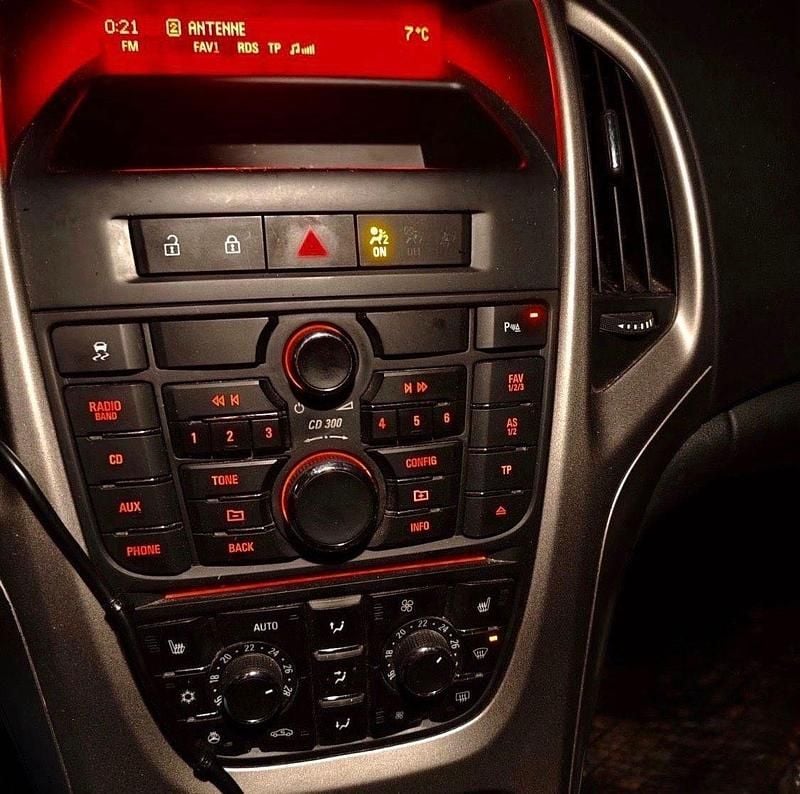 Gebraucht Opel Astra Eco 140 PS (102 kW) 2012 Weiß Kombi