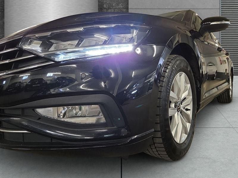 Gebraucht VW Passat Business 150 PS (110 kW) 2023 Deep black perleffekt Kombi