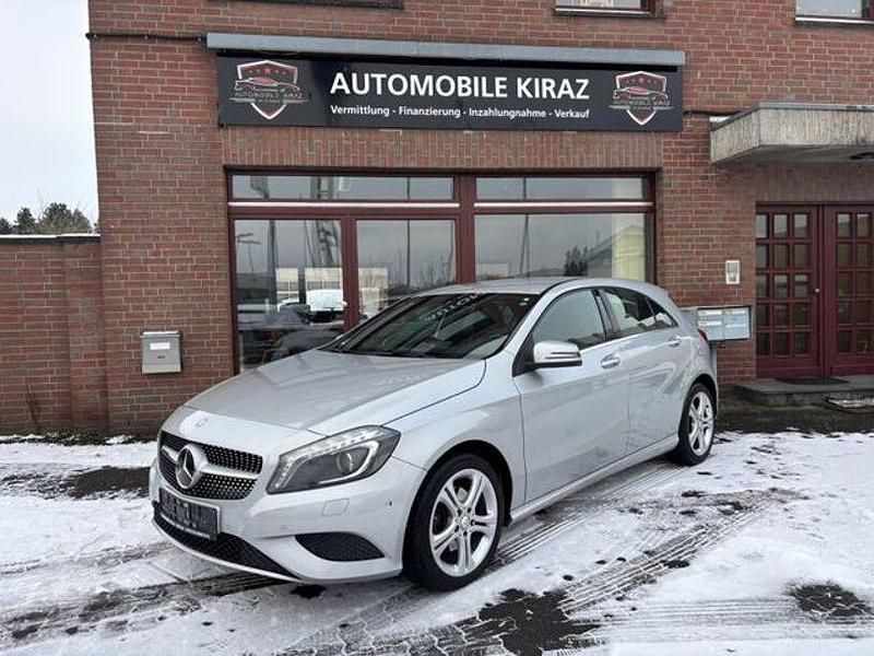 Gebraucht Mercedes A180 122 PS (89 kW) 2015 Silber Limousine