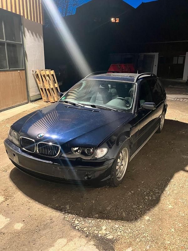 Blau Gebraucht 2004 BMW 320 Kombi | 1.400 € (Superpreis) - Bild 1/4