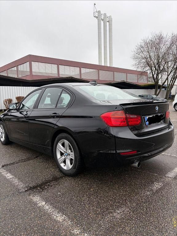 Gebraucht BMW 320 184 PS (135 kW) 2013 Schwarz Limousine