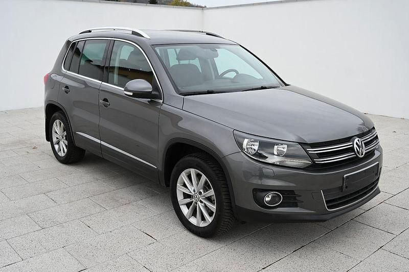 Gebraucht VW Tiguan 140 PS (102 kW) 2011 Grau SUV