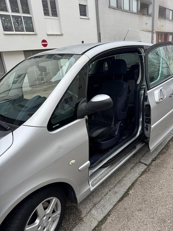 Gebraucht Peugeot 1007 88 PS (64 kW) 2007 Silber Van / Kleinbus