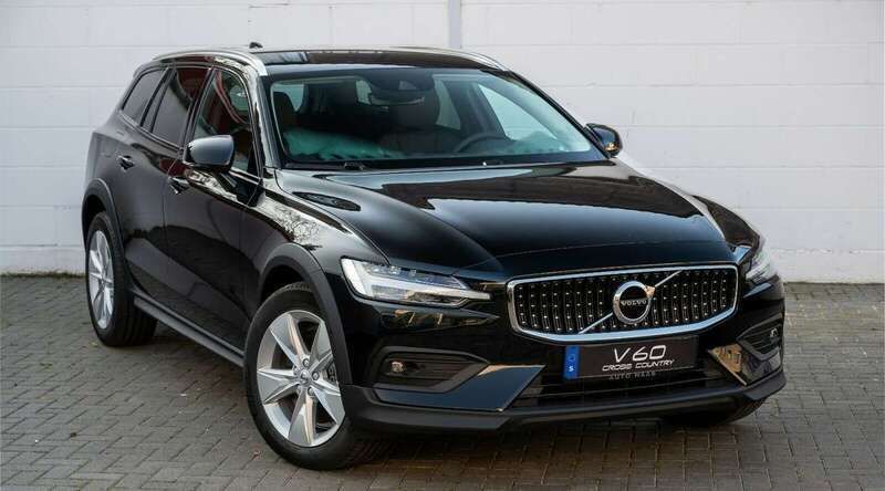 Onyx black / metallic Gebraucht 2021 Volvo V60 CC Kombi | 37.600 € (Fairer Preis) - Bild 1/4