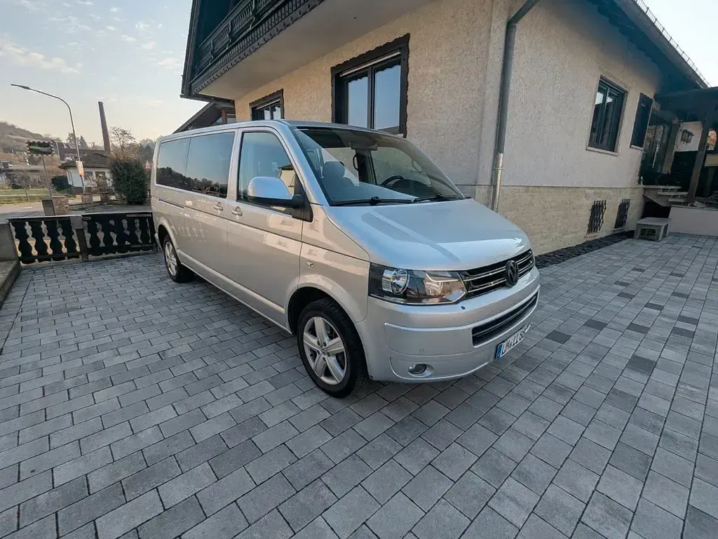 Używany VW Caravelle 179 KM (131 kW) 2011 Srebrny Van