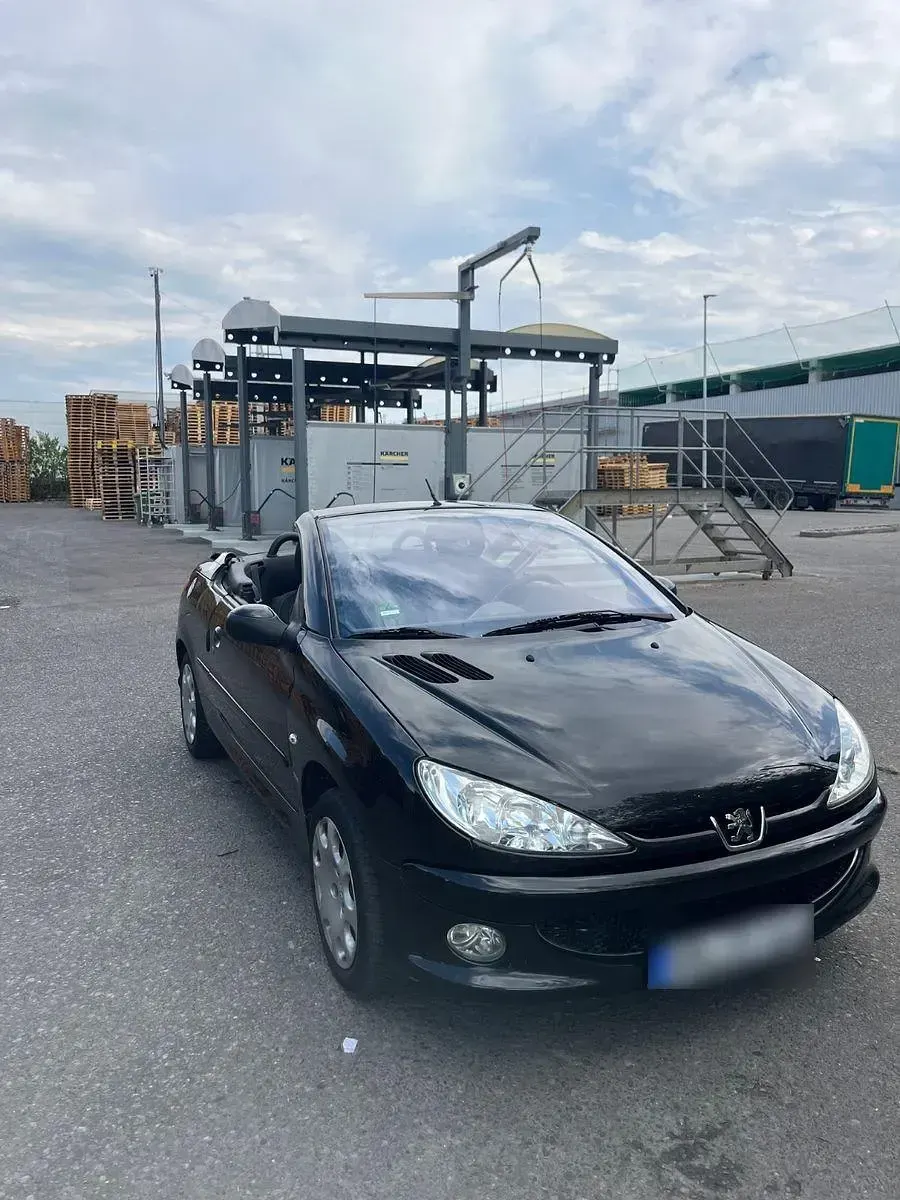 Gebraucht Peugeot 206 CC 109 PS (80 kW) 2005 Schwarz Cabrio