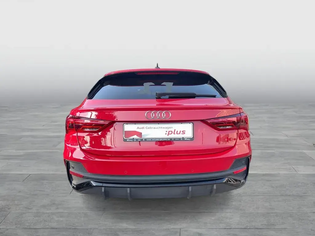 Gebraucht Audi Q3 Sportback Ambiente 150 PS (110 kW) 2025 Rot SUV