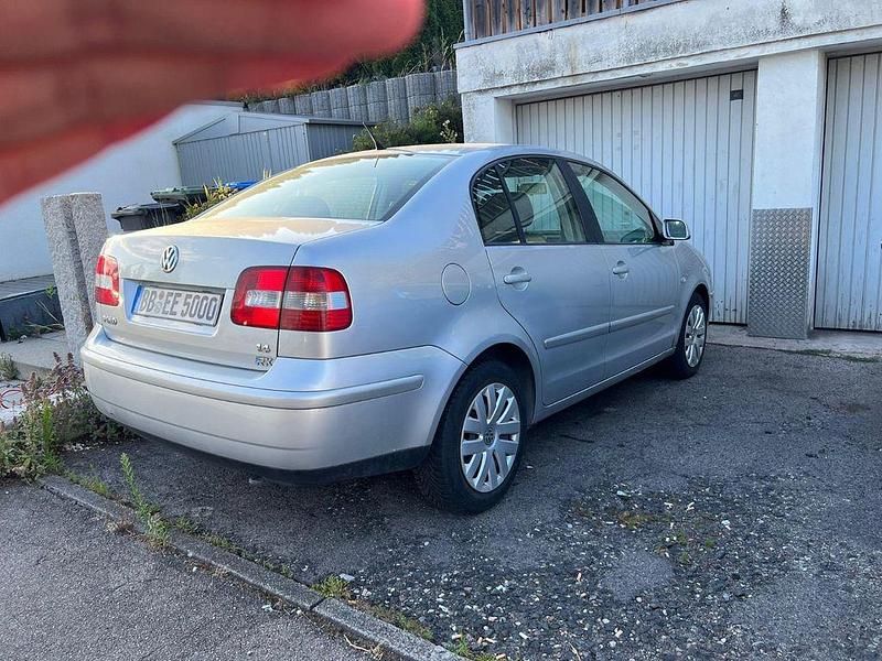 Grau Gebraucht 2004 VW Polo Cricket Limousine | 2.800 € (Teuer) - Bild 1/4