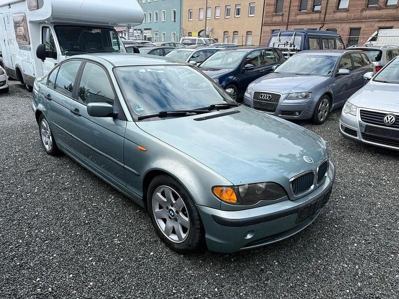 Grün Gebraucht 2002 BMW 320 Limousine | 990 € (Superpreis) - Bild 1/4