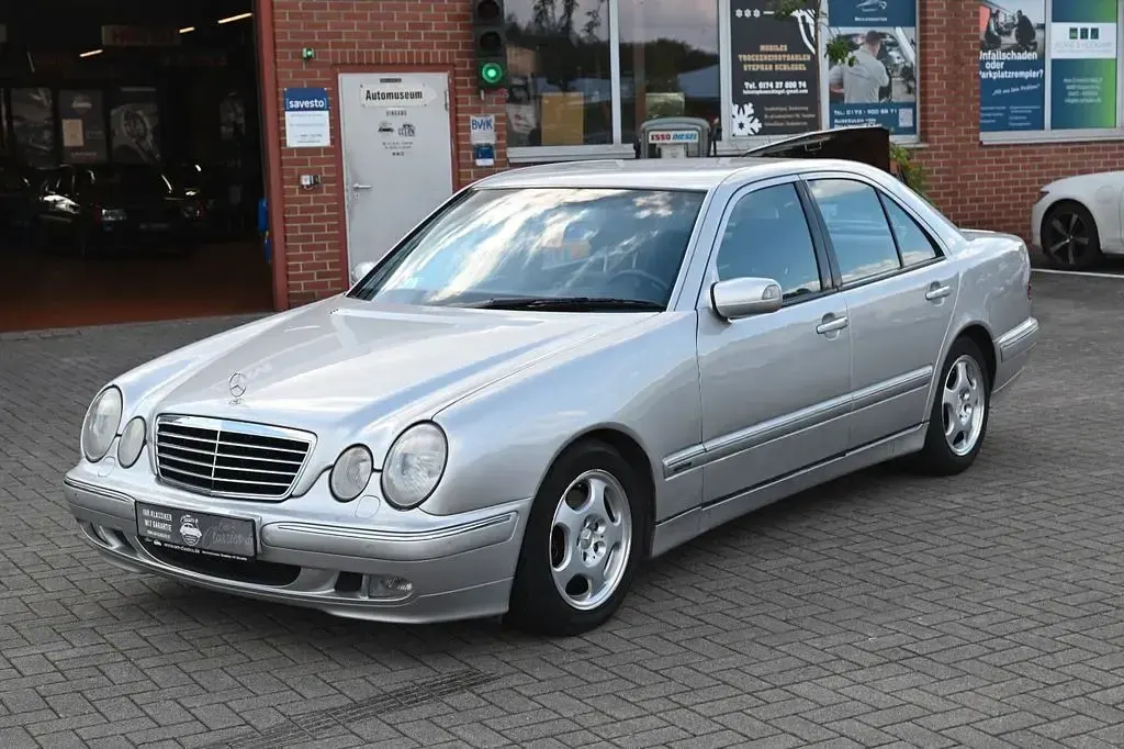 Gebraucht Mercedes E270 170 PS (125 kW) 2001 Silber Limousine