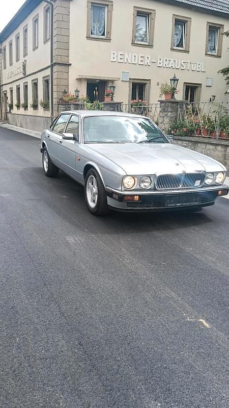 Silber Gebraucht 1993 Jaguar XJ40 Limousine | 6.500 € - Bild 1/4