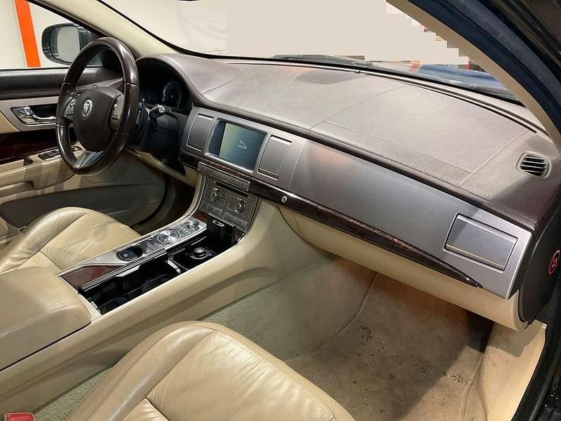 Gebraucht Jaguar XF 211 PS (155 kW) 2011 Schwarz Limousine