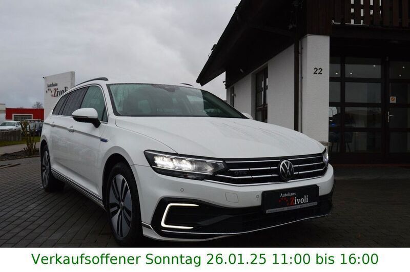 Weiß Gebraucht 2021 VW Passat GTE Kombi | 17.940 € (Guter Preis) - Bild 1/4