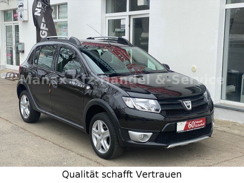 Perlmuttschwarz (metallic) Gebraucht 2015 Dacia Sandero Stepway Ambiance Kleinwagen | 6.500 € (Fairer Preis) - Bild 1/4