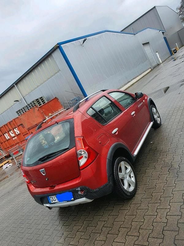 Gebraucht Dacia Sandero Stepway 85 PS (62 kW) 2012 Rot Limousine