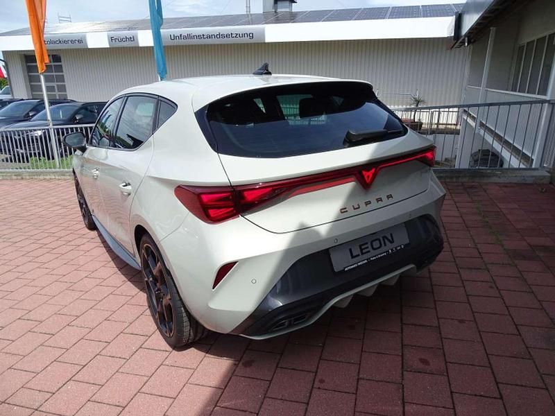 Gebraucht Cupra Leon 150 PS (110 kW) 2024 Taiga grau (metallic) Limousine