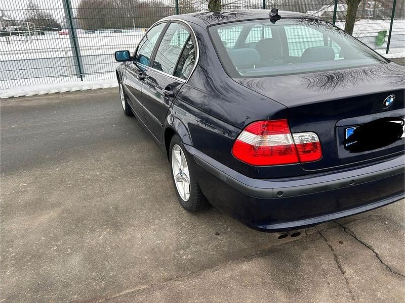Gebraucht BMW 325 192 PS (141 kW) 2002 Blau Limousine