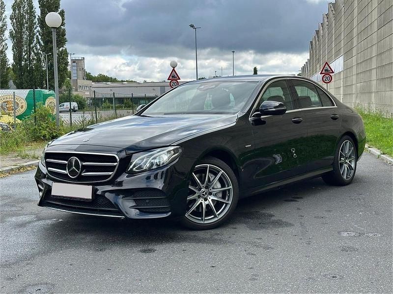 Schwarz Gebraucht 2020 Mercedes E220 AMG Limousine | 28.999 € (Superpreis) - Bild 1/4