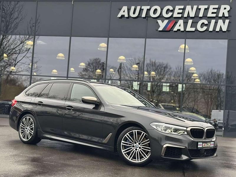 Sophistograu metallic Gebraucht 2019 BMW 550 Kombi | 37.790 € (Fairer Preis) - Bild 1/4