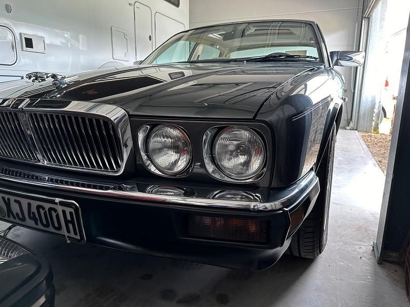 Grau Gebraucht 1990 Jaguar XJ40 Limousine | 19.500 € - Bild 1/4