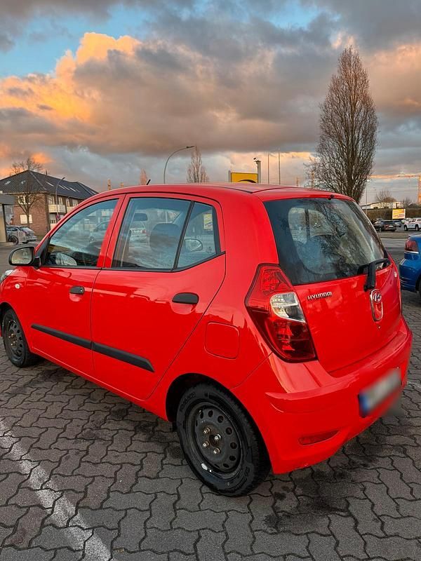 Gebraucht Hyundai i10 69 PS (50 kW) 2013 Rot Kleinwagen