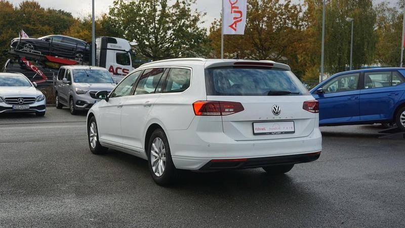Gebraucht VW Passat Highline 191 PS (140 kW) 2015 Blau Kombi