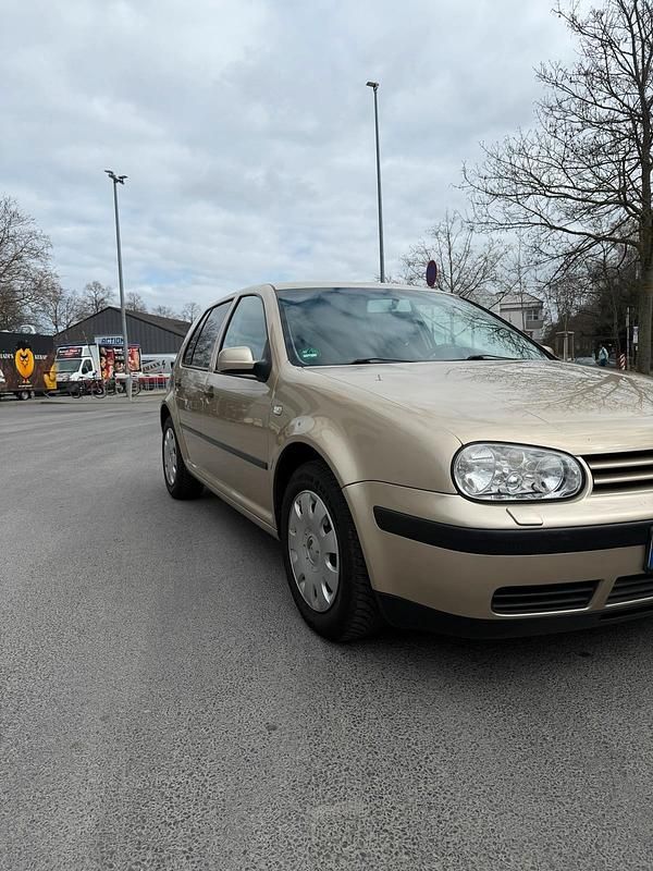 Gebraucht VW Golf IV 105 PS (77 kW) 2001 Gold Kleinwagen
