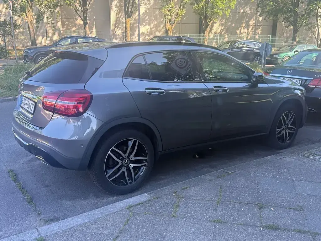 Gebraucht Mercedes GLA220 184 PS (135 kW) 2017 Grau SUV