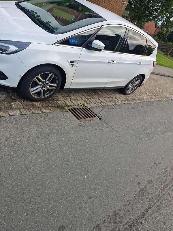 Gebraucht 2017 Ford S-MAX Titanium Van / Kleinbus | 12.600 € (Fairer Preis) - Bild 1/4