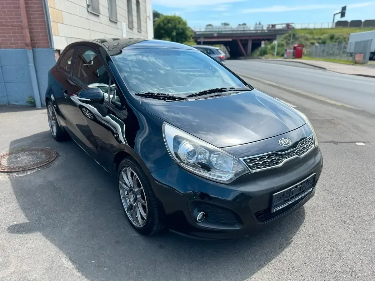 Gebraucht Kia Rio 90 PS (66 kW) 2012 Schwarz Kleinwagen