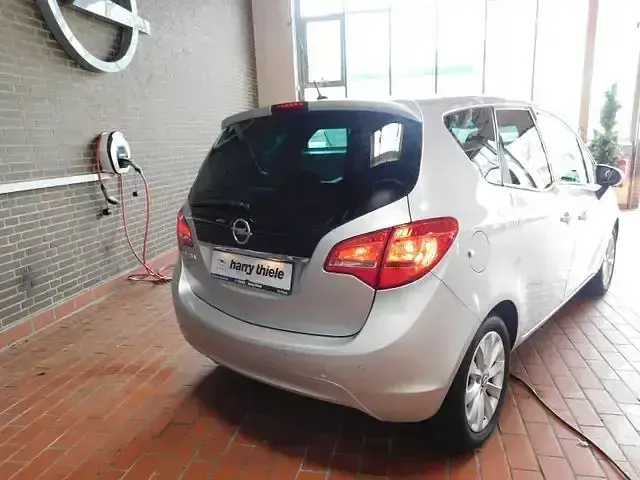 Gebraucht Opel Meriva drive 120 PS (88 kW) 2016 Silber Van / Kleinbus
