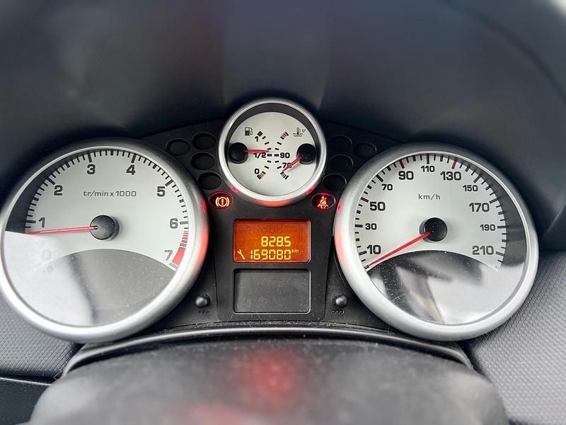 Gebraucht Peugeot 207 95 PS (69 kW) 2009 Weiß Limousine