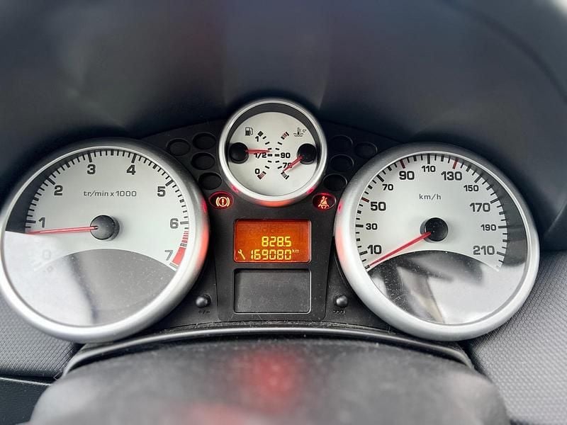 Weiß Gebraucht 2009 Peugeot 207 Limousine | 2.690 € (Etwas zu teuer) - Bild 1/4