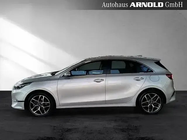 Gebraucht Kia Ceed Spirit 140 PS (102 kW) 2025 Sparklingsilber (metallic) Kleinwagen