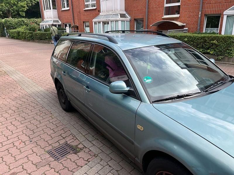 Grün Gebraucht 1997 VW Passat Comfortline Kombi | 600 € (Superpreis) - Bild 1/4