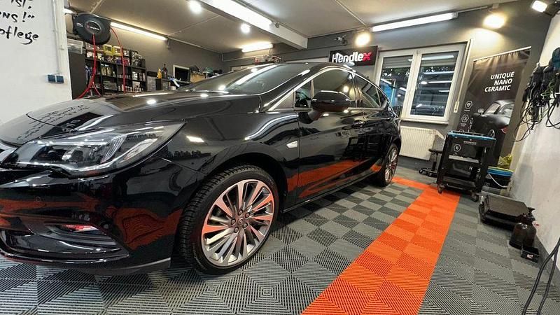 Schwarz Gebraucht 2018 Opel Astra Edition Limousine | 11.500 € (Fairer Preis) - Bild 1/4