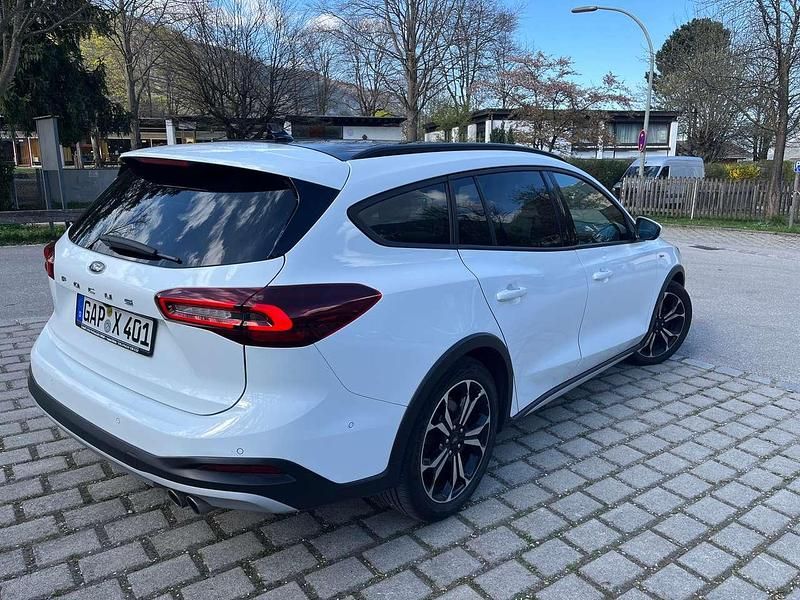 Usado Ford Focus Active X 116 CV (85 kW) 2024 Blanco Familiar