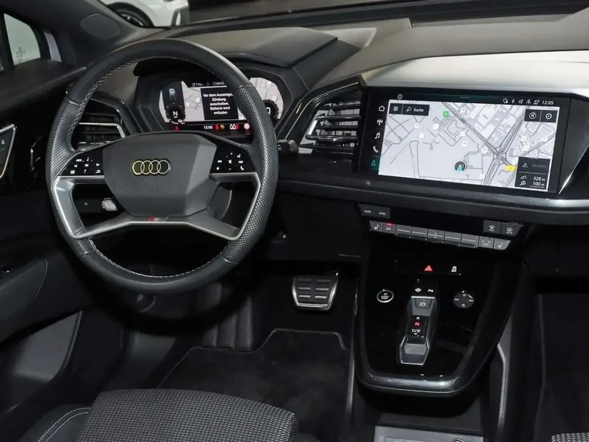 Gebraucht Audi Q4 e-tron S-Line 150 kW (204 PS) 2023 Florettsilber metallic SUV