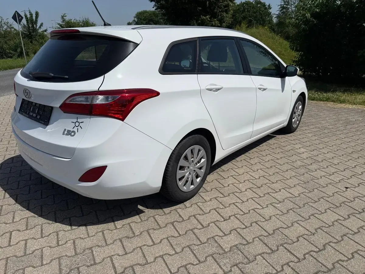 Gebraucht Hyundai i30 Style 110 PS (80 kW) 2016 Weiß Kombi