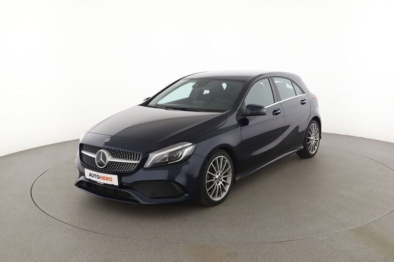 Blau Gebraucht 2018 Mercedes A200 Style Limousine | 18.440 € (Teuer) - Bild 1/4