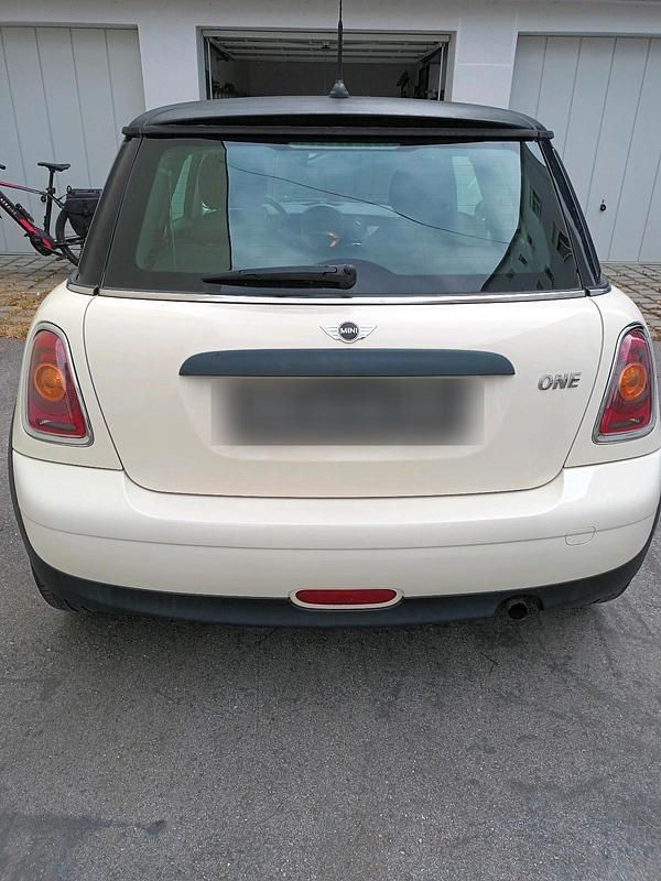 Weiß Gebraucht 2009 Mini ONE Kleinwagen | 2.650 € - Bild 1/4